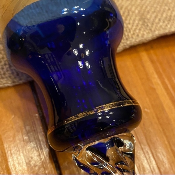 4 Cordial Color Glasses with Gold Trim.  Approx: 4.5” tall 2” base Very pretty - Picture 12 of 13